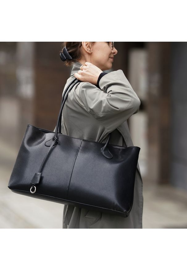 Shopper damski Solier FL37 Marlen czarna. Kolor: czarny. Wzór: aplikacja. Materiał: skórzane. Styl: biznesowy, klasyczny, elegancki, casual. Rodzaj torebki: na ramię