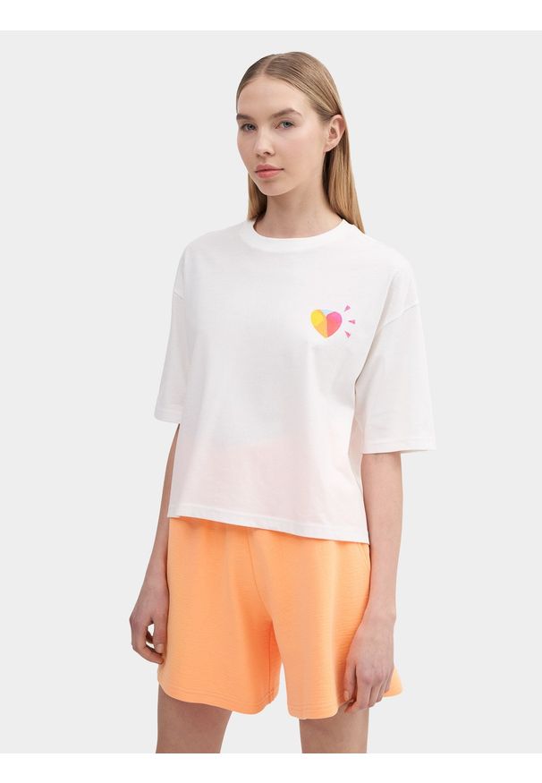 4f - T-shirt regular z bawełny organicznej damski. Kolor: biały. Materiał: bawełna. Wzór: napisy