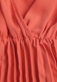 Born2be - Czerwona Plisowana Sukienka Maxi z Gumką w Pasie i Materiałowym Paskiem Biak. Okazja: na wesele, na imprezę, na ślub cywilny. Kolor: czerwony. Materiał: materiał. Sezon: lato. Typ sukienki: kopertowe. Styl: klasyczny, elegancki. Długość: maxi #4