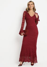 Born2be - Bordowa Koronkowa Sukienka o Dopasowanym Kroju z Szerokim Dołem Annadira. Kolor: czerwony. Materiał: koronka. Typ sukienki: proste #6