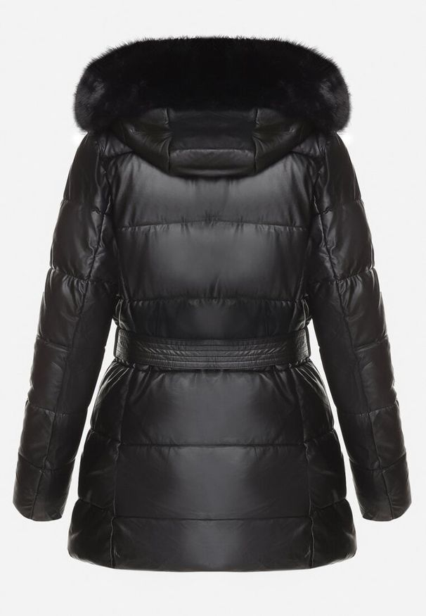 Born2be - Czarna Pikowana Kurtka z Kapturem Futerkiem i Paskiem Greleti. Okazja: na spacer. Typ kołnierza: kaptur. Kolor: czarny. Materiał: futro. Styl: elegancki