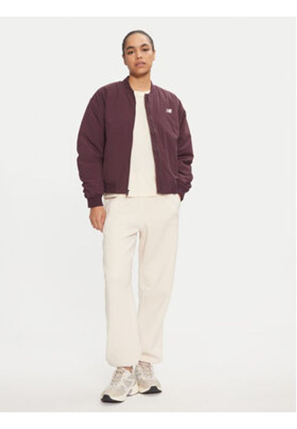 New Balance Kurtka bomber WJ43511 Brązowy Regular Fit. Kolor: brązowy. Materiał: syntetyk