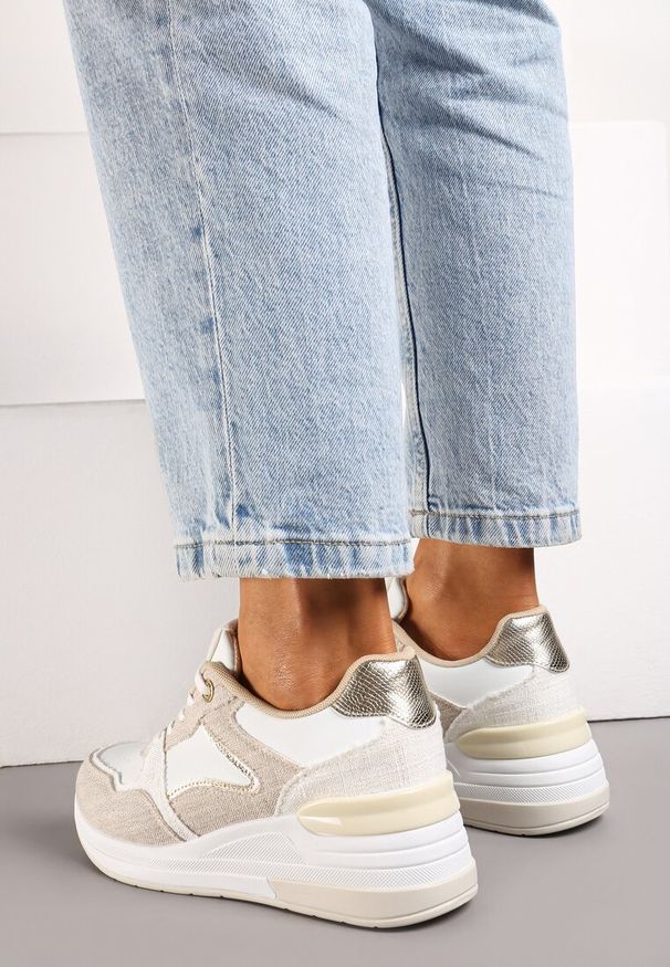 Renee - Beżowo-Białe Sneakersy na Niskim Koturnie z Materiałowymi Wstawkami Aquamarine. Nosek buta: okrągły. Zapięcie: sznurówki. Kolor: beżowy. Materiał: materiał. Obcas: na koturnie. Wysokość obcasa: średni
