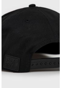 Superdry czapka bawełniana kolor czarny z aplikacją. Kolor: czarny. Materiał: bawełna. Wzór: aplikacja #4