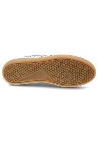 Sneakersy damskie Armodo, cholewka ze skóry naturalnej gładka konstrukcja z dekoracyjnymi wstawkami klasyczne sznurowanie niska wygodna podeszwa, bia. Okazja: na co dzień. Zapięcie: sznurówki. Kolor: biały. Materiał: skóra. Szerokość cholewki: normalna. Wzór: gładki. Styl: klasyczny #8