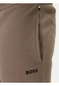 BOSS Spodnie dresowe Waffle 50535878 Brązowy Regular Fit. Kolor: brązowy. Materiał: bawełna, syntetyk #5
