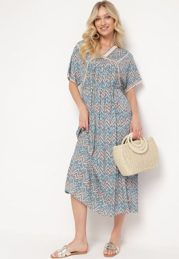Born2be - Niebieska Boho Sukienka z Wiskozy z Cienkim Paskiem i Krótkim Rękawem Meaata. Kolekcja: plus size. Kolor: niebieski. Materiał: wiskoza. Długość rękawa: krótki rękaw. Typ sukienki: dla puszystych. Styl: boho