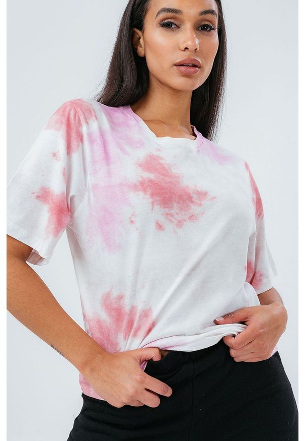 Hype t-shirt damski kolor różowy. Kolor: różowy. Materiał: materiał, dzianina