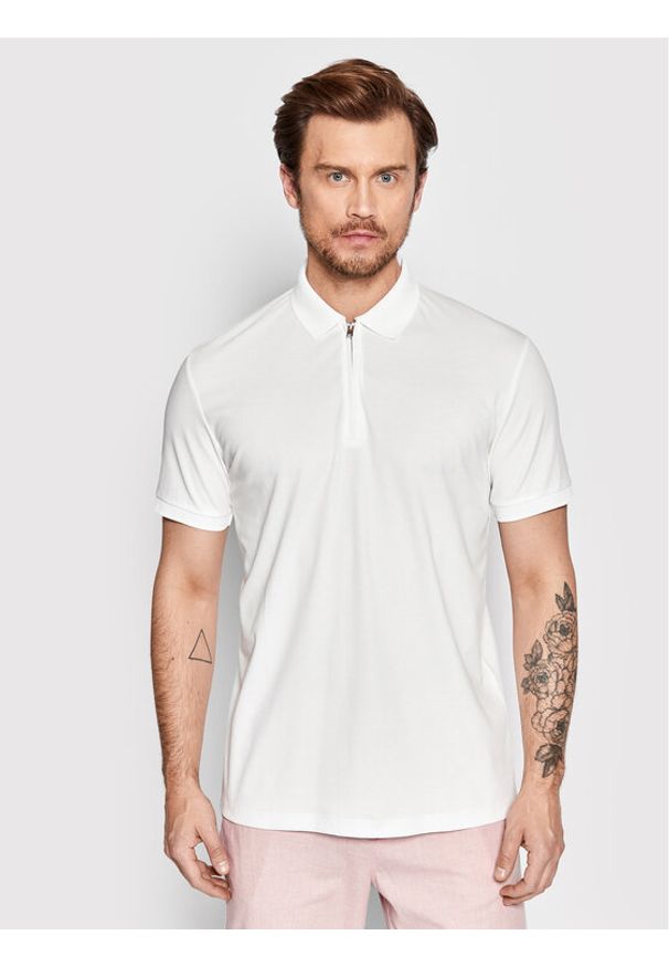 Selected Homme Polo Fave 16079026 Biały Regular Fit. Typ kołnierza: polo. Kolor: biały. Materiał: syntetyk