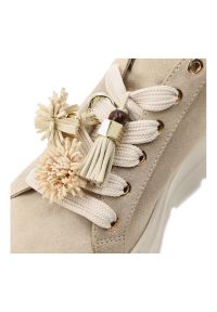 CheBello - Sneakersy damskie Chebello, ze skóry naturalnej na wysokiej platformie z klasycznym sznurowaniem i dekoracyjnymi chwostami, beżowe, 5002_-194-000-PSK. Okazja: na co dzień. Kolor: beżowy. Materiał: skóra. Szerokość cholewki: normalna. Obcas: na platformie. Sport: turystyka piesza #5