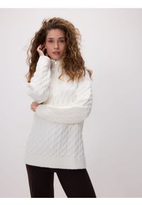 Reserved - Sweter z zapięciem na zamek - kremowy. Kolor: kremowy. Materiał: dzianina