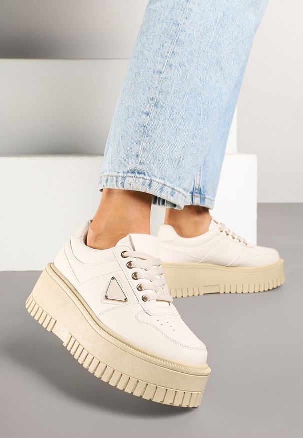 Born2be - Beżowe Sneakersy na Karbowanej Platformie Feniora. Okazja: na co dzień. Kolor: beżowy. Sezon: lato, wiosna. Obcas: na platformie