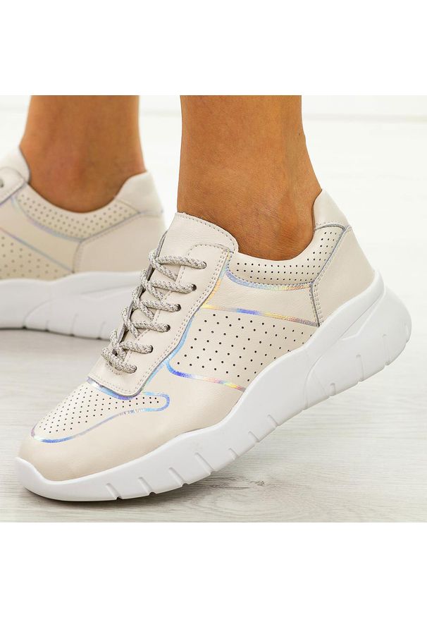 Beżowe skórzane sneakersy damskie S.Barski 22226. Kolor: beżowy. Materiał: skóra. Obcas: na koturnie