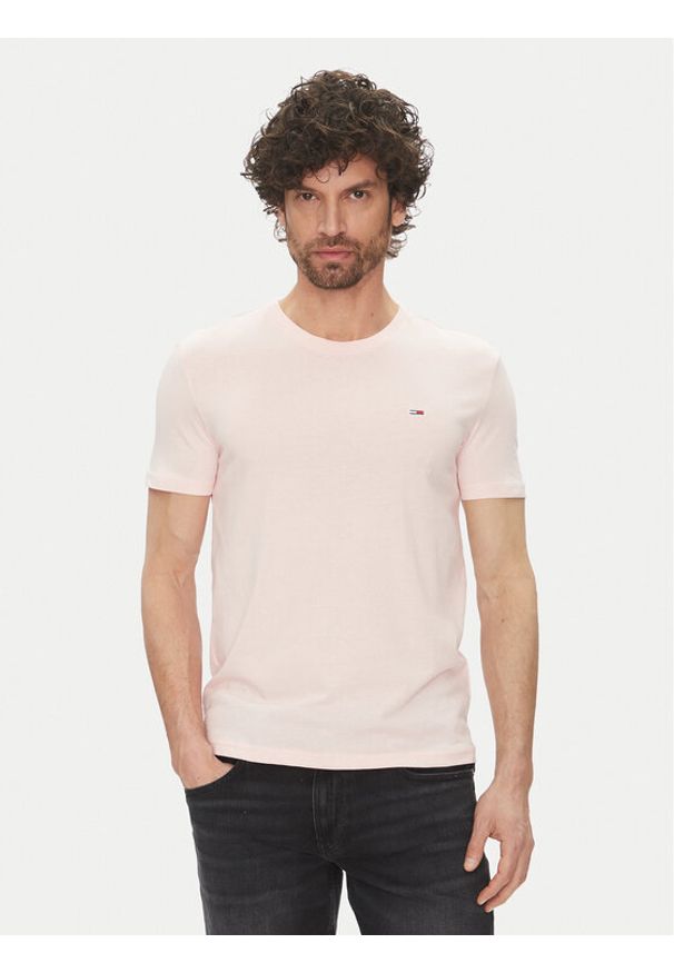 Tommy Jeans T-Shirt DM0DM20363 Różowy Slim Fit. Kolor: różowy. Materiał: syntetyk