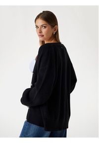 Guess Sweter 176623 Czarny Classic Fit. Kolor: czarny