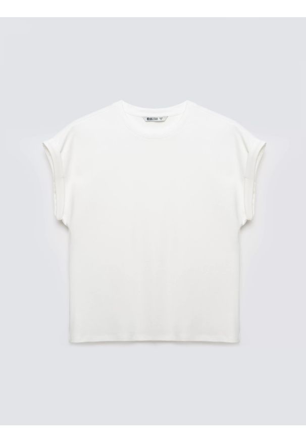 Big-Star - Koszulka damska z podwijanym rękawem biała Adela 100. Kolor: biały. Materiał: dzianina, żakard. Długość rękawa: krótki rękaw. Długość: krótkie. Wzór: jednolity, gładki. Styl: klasyczny