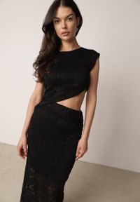 Born2be - Czarna Koronkowa Sukienka Koktajlowa z Asymetrycznym Wycięciem w Talii Maniassi. Okazja: na randkę, na wesele, na ślub cywilny, na imprezę. Kolor: czarny. Materiał: koronka. Typ sukienki: asymetryczne. Styl: wizytowy #4