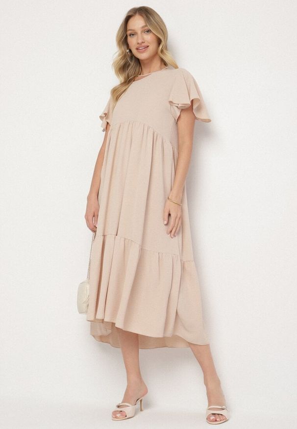 Born2be - Jasnobeżowa Sukienka o Rozkloszowanym Kroju z Wiskozą Filastia. Okazja: na co dzień. Typ kołnierza: dekolt w kształcie V. Kolor: beżowy. Materiał: wiskoza. Długość rękawa: krótki rękaw. Typ sukienki: rozkloszowane. Styl: klasyczny, casual, elegancki