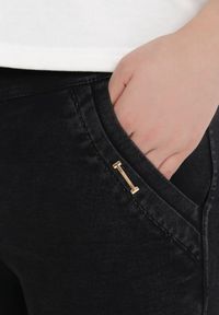 Born2be - Czarne Spodnie Megora. Stan: podwyższony. Kolekcja: plus size. Kolor: czarny. Materiał: tkanina. Wzór: gładki. Styl: klasyczny