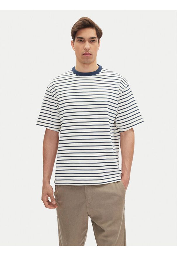 Mustang T-Shirt Allentown 1016286 Biały Oversize. Kolor: biały. Materiał: bawełna