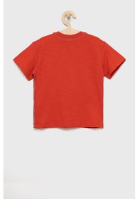 United Colors of Benetton t-shirt bawełniany dziecięcy kolor czerwony z nadrukiem. Okazja: na co dzień. Kolor: czerwony. Materiał: bawełna. Wzór: nadruk. Styl: casual #2