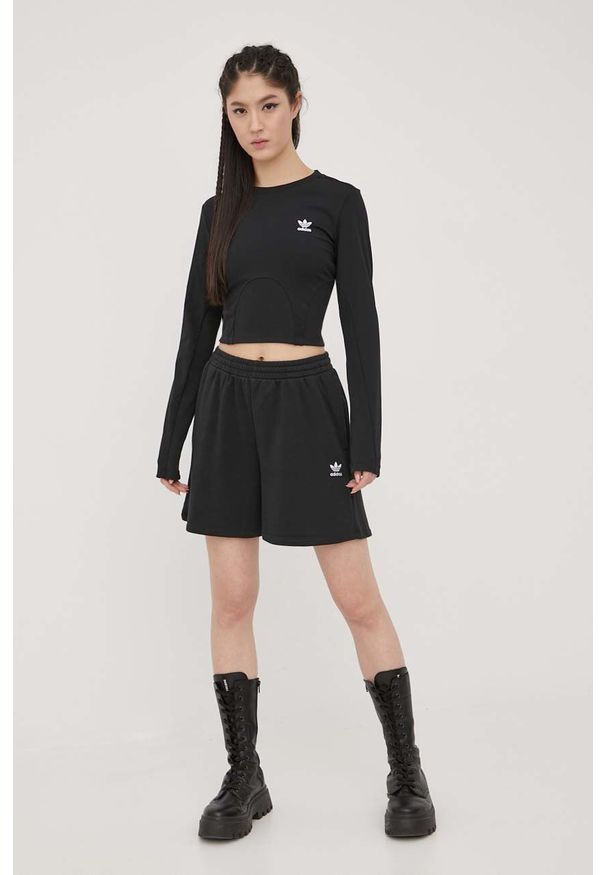 adidas Originals szorty Adicolor damskie kolor czarny gładkie high waist. Okazja: na co dzień. Stan: podwyższony. Kolor: czarny. Materiał: dzianina, materiał, bawełna. Wzór: gładki. Styl: casual