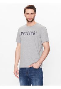 Mustang T-Shirt Alex 1013221 Szary Regular Fit. Kolor: szary. Materiał: bawełna