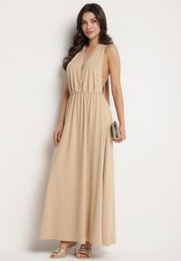 Born2be - Beżowa Koktajlowa Sukienka Multiway z Wiskozą i Wiązaniem na Szyi Lilazza. Okazja: na imprezę. Typ kołnierza: dekolt w kształcie V. Kolor: beżowy. Materiał: wiskoza. Typ sukienki: rozkloszowane. Styl: wizytowy #5