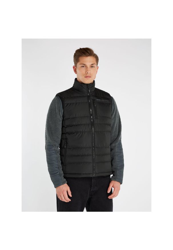 Kamizelka turystyczna męska Protest BRAMPTOON. Kolor: czarny. Materiał: puch. Długość rękawa: bez rękawów. Sport: kolarstwo, turystyka piesza