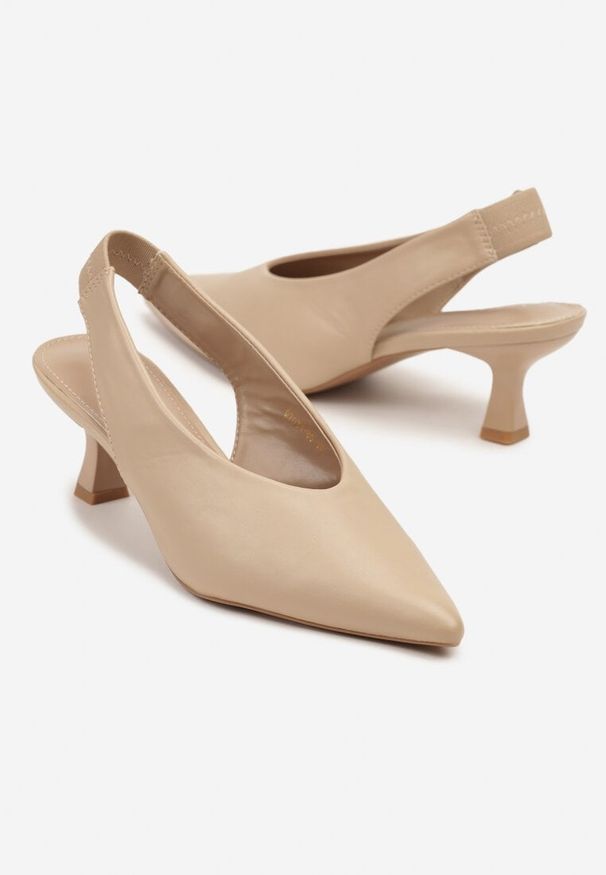 Born2be - Ciemnobeżowe Czółenka Sandały na Kaczuszce Vices z Odkrytą Piętą Aranire. Okazja: na co dzień. Kolor: beżowy. Sezon: lato. Obcas: na szpilce. Styl: casual, elegancki