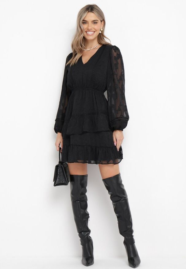 Born2be - Czarna Sukienka Boho z Gumką w Pasie i Błyszczącą Nitką Gavissa. Kolor: czarny. Styl: boho