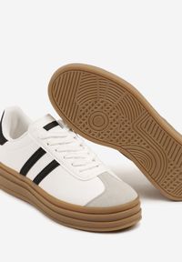 Born2be - Biało-Czarne Sneakersy na Platformie z Minimalistycznymi Przeszyciami Teritha. Zapięcie: sznurówki. Kolor: biały. Materiał: jeans. Wzór: aplikacja. Obcas: na platformie #5