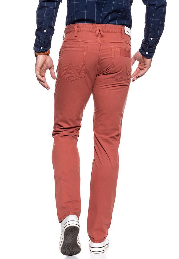 Wrangler - WRANGLER SPODNIE MĘSKIE GREENSBORO SPICE W15QLL89T. Materiał: materiał