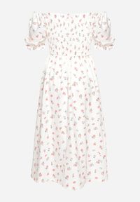 Born2be - Biało-Różowa Rozkloszowana Sukienka w Kwiaty Typu Hiszpanka z Marszczonym Dekoltem Blueria. Okazja: na co dzień. Typ kołnierza: dekolt hiszpanka. Kolor: biały. Długość rękawa: krótki rękaw. Wzór: kwiaty. Sezon: lato. Styl: casual, elegancki #4