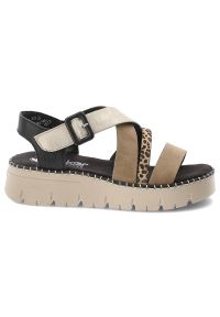 Sandały damskie Rieker, cholewka ze skóry ekologicznej z ozdobnymi paskami i motywem zwierzęcym regulowane zapięcie na sprzączkę, multi, V1063-90. Okazja: na co dzień, na spacer. Zapięcie: pasek. Kolor: beżowy. Materiał: skóra ekologiczna. Wzór: motyw zwierzęcy. Sezon: lato. Styl: wakacyjny, casual, elegancki #6