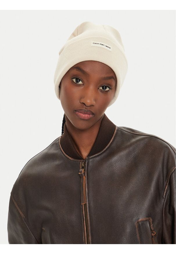 Calvin Klein Czapka Inst Patch Beanie K60K612322 Beżowy. Kolor: beżowy. Materiał: materiał, bawełna