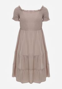 Renee - Jasnobeżowa Letnia Sukienka z Bawełny o Fasonie Hiszpanki z Rozkloszowanymi Falbanami Lorania. Okazja: na co dzień. Typ kołnierza: dekolt hiszpanka. Kolor: beżowy. Materiał: bawełna. Wzór: aplikacja. Sezon: lato. Styl: casual, elegancki #8