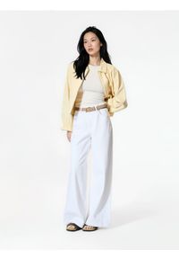 Reserved - T-shirt slim fit z modalem - kremowy. Kolor: kremowy. Materiał: bawełna, dzianina