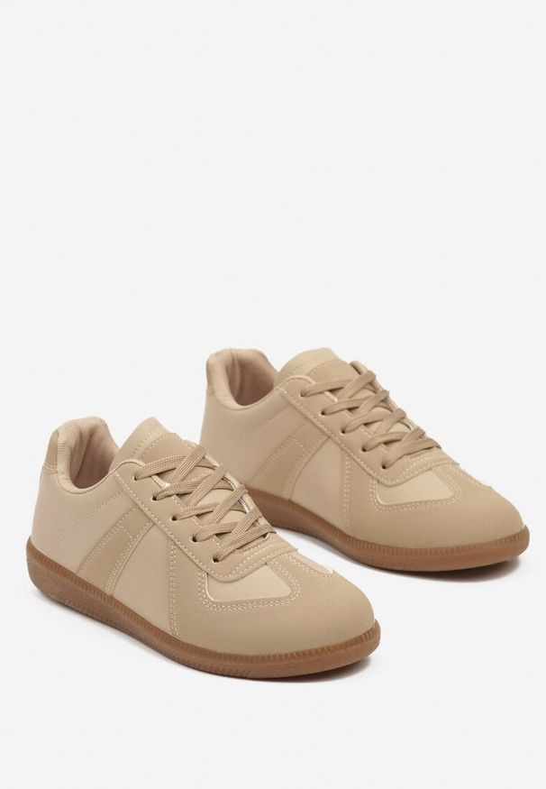Born2be - Ciemnobeżowe Sznurowane Sneakersy na Płaskiej Podeszwie z Ozdobnymi Elementami z Ekoskóry Eladora. Okazja: na spotkanie biznesowe, do pracy, na co dzień. Zapięcie: sznurówki. Kolor: beżowy. Materiał: materiał, jeans. Obcas: na płaskiej podeszwie
