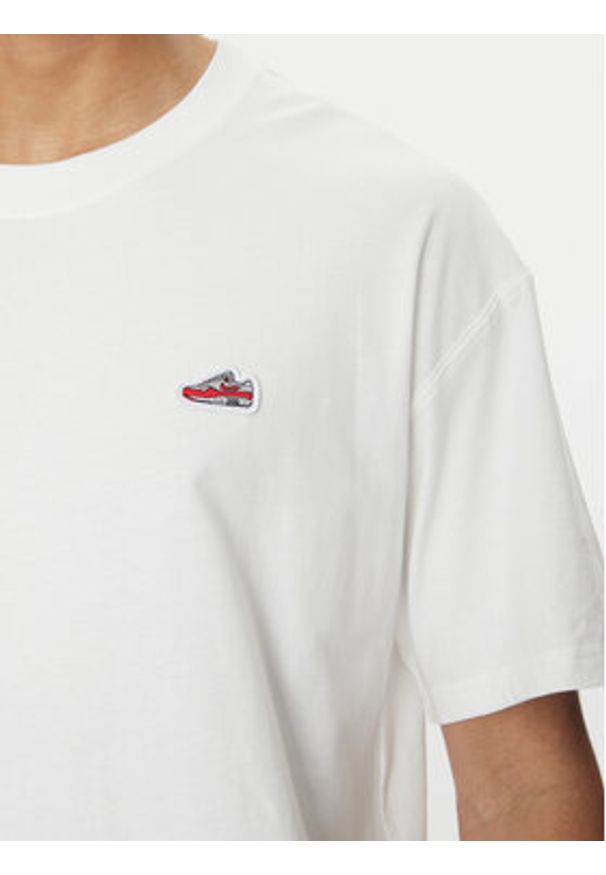 Nike T-Shirt FQ3762 Biały Loose Fit. Kolor: biały. Materiał: bawełna