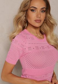 Renee - Różowa Klasyczna Bluzka w Ażurowy Wzór Lidakra. Okazja: na co dzień. Kolor: różowy. Materiał: jeans. Długość rękawa: krótki rękaw. Długość: krótkie. Wzór: ażurowy. Styl: klasyczny #3