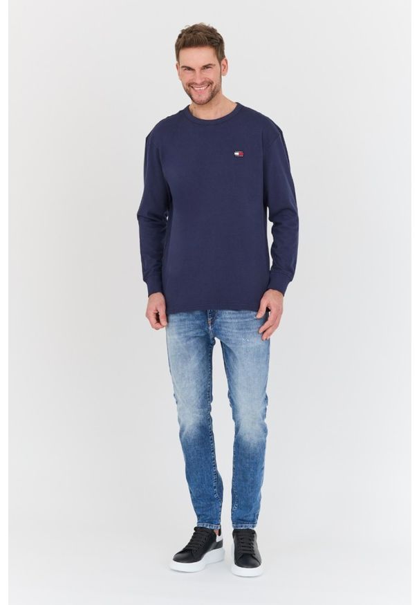 Tommy Jeans - TOMMY JEANS Granatowy longsleeve. Kolor: niebieski. Długość rękawa: długi rękaw
