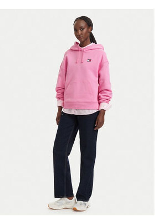 Tommy Jeans Bluza Badge DW0DW19414 Różowy jasny Boxy Fit. Kolor: różowy. Materiał: bawełna
