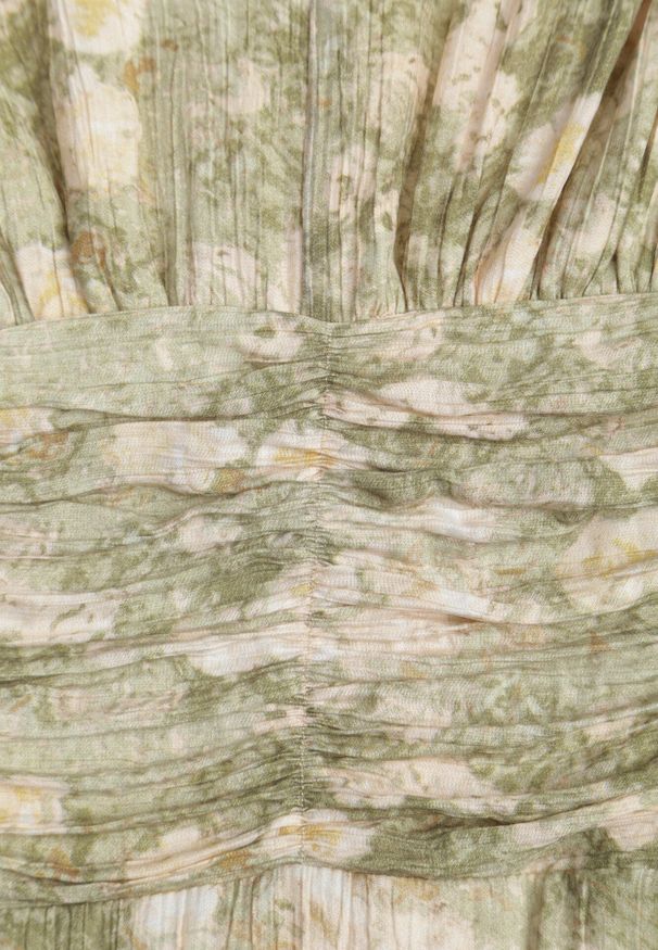 Born2be - Zielono-Beżowa Rozkloszowana Sukienka z Gumką w Talii na Grubych Ramiączkach Ketta. Okazja: na co dzień. Typ kołnierza: dekolt w kształcie V. Kolor: zielony. Materiał: jeans. Długość rękawa: na ramiączkach. Typ sukienki: proste. Styl: casual