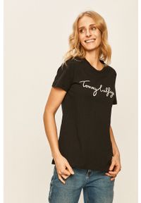 TOMMY HILFIGER - Tommy Hilfiger - T-shirt. Okazja: na co dzień. Kolor: czarny. Materiał: dzianina. Wzór: nadruk. Styl: casual
