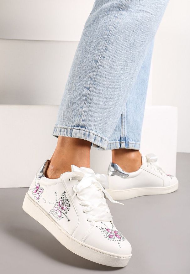 Renee - Białe Sneakersy Turn To Left. Okazja: na co dzień. Kolor: biały. Obcas: na obcasie. Wysokość obcasa: niski