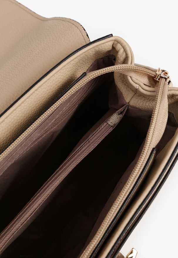 Renee - Jasnobeżowa Torebka Typu Listonoszka z Rączką i Ozdobną Klapą Monevia. Kolor: beżowy. Styl: klasyczny, elegancki, casual