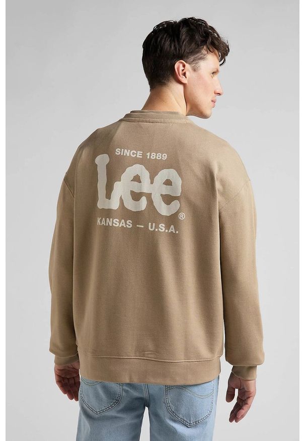 Lee - LEE LOGO LOOSE MĘSKA BLUZA KLASYCZNA NADRUK CREW CLAY L82ESP56 112145607. Wzór: nadruk. Styl: klasyczny