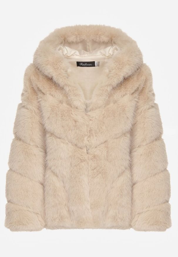 Born2be - Jasnobeżowa Futrzana Kurtka z Kapturem Daviella. Typ kołnierza: kaptur. Kolor: beżowy. Materiał: futro. Wzór: aplikacja