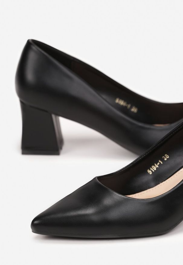 Born2be - Czarne Czółenka ze Szpiczastym Noskiem na Słupku Becee. Okazja: na co dzień. Nosek buta: szpiczasty. Kolor: czarny. Materiał: jeans. Obcas: na słupku. Styl: casual, elegancki. Wysokość obcasa: średni